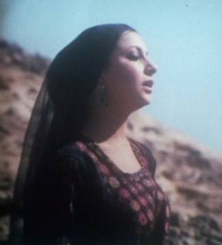 Esther in Israel - Esther Ofarim, 1972 - singing "shir hanoded"
